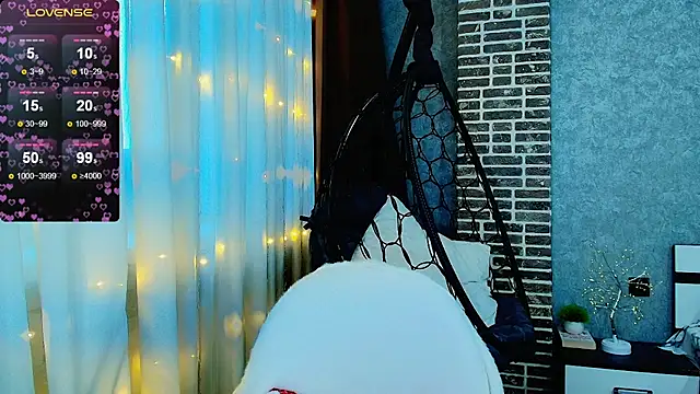 Evacadooo online show from 4, 12, 2025