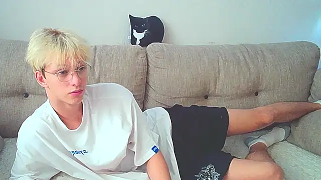 Snapshot of Ostin_meow chatting on 8, 12, 2024 Ostin meow online show from 8, 12, 2024