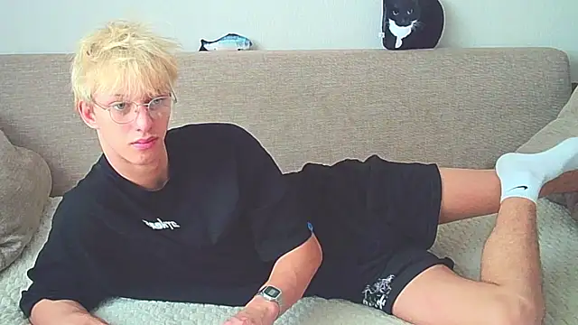 Snapshot of Ostin_meow chatting on 17, 12, 2024 Ostin meow online show from 17, 12, 2024