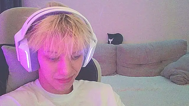 Snapshot of Ostin_meow chatting on 27, 12, 2024 Ostin meow online show from 27, 12, 2024