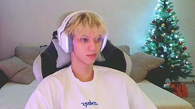 Snapshot of Ostin_meow chatting on 6, 1, 2025 Ostin meow online show from 6, 1, 2025