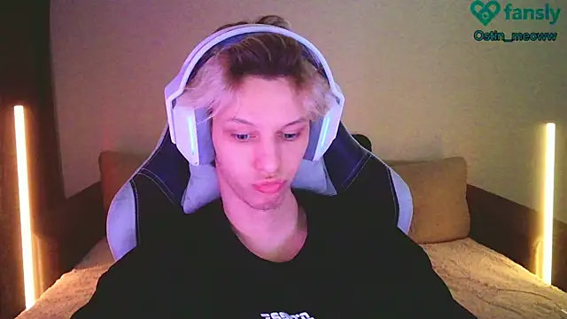 Snapshot of Ostin_meow chatting on 15, 2, 2025 Ostin meow online show from 15, 2, 2025