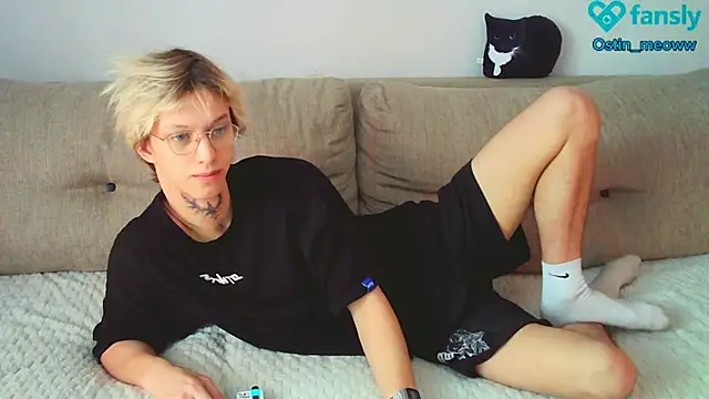 Snapshot of Ostin_meow chatting on 27, 2, 2025 Ostin meow online show from 27, 2, 2025