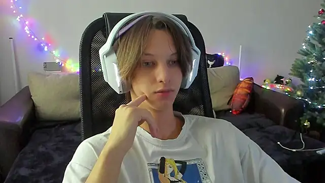 Snapshot of Ostin_meow chatting on 2, 12, 2025 Ostin meow online show from 2, 12, 2025