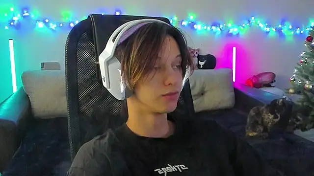 Snapshot of Ostin_meow chatting on 15, 12, 2025 Ostin meow online show from 15, 12, 2025