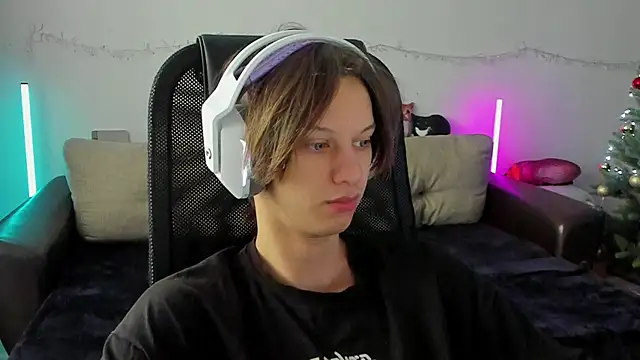 Snapshot of Ostin_meow chatting on 17, 12, 2025 Ostin meow online show from 17, 12, 2025