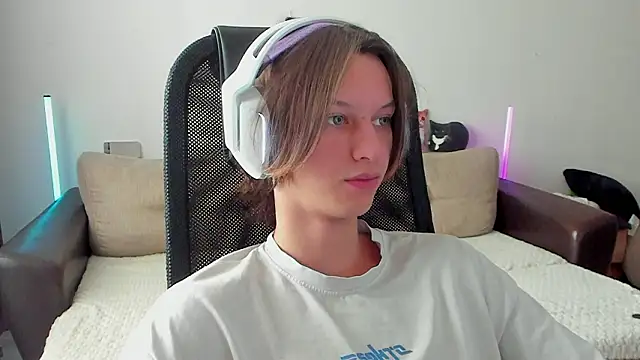 Snapshot of Ostin_meow chatting on 3, 2, 2026 Ostin meow online show from 3, 2, 2026