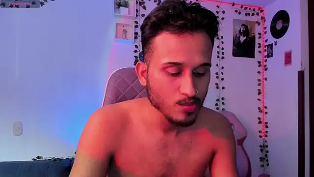 Raf brunette online show from 28, 2, 2025