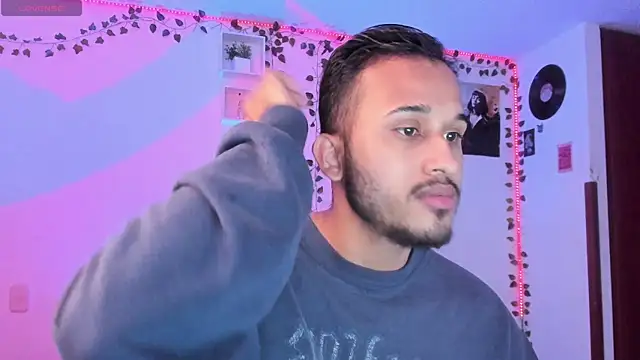 Raf brunette online show from 2, 3, 2025