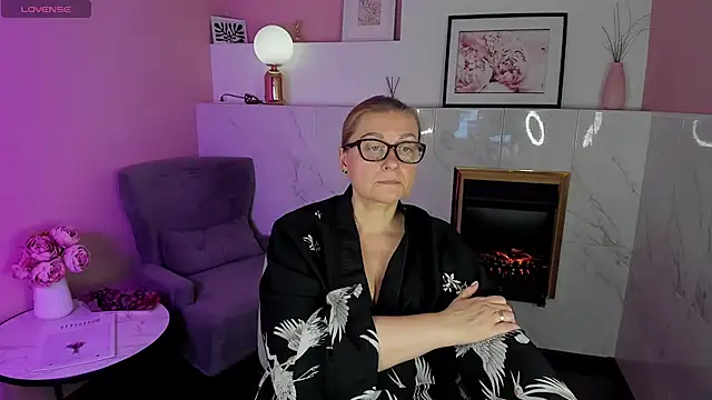 AlexandraKind online show from 4, 2, 2025