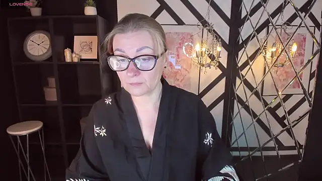 AlexandraKind online show from 5, 2, 2025