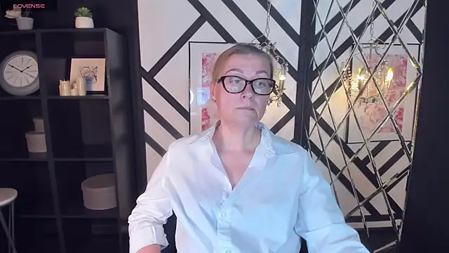 AlexandraKind online show from 11, 2, 2025