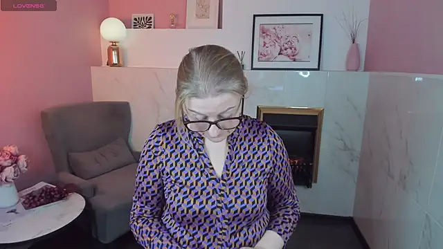 AlexandraKind online show from 25, 2, 2025