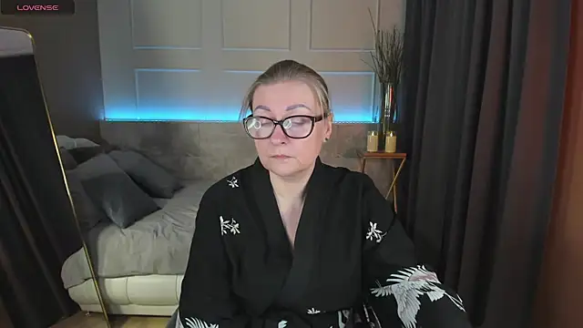 AlexandraKind online show from 1, 3, 2025