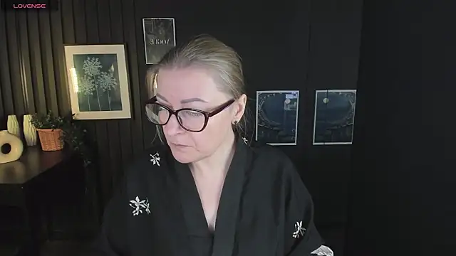 AlexandraKind online show from 6, 3, 2025