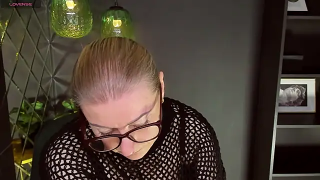 AlexandraKind online show from 9, 3, 2025