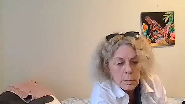 Snapshot of housewife_shantie chatting on 6, 5, 2026 housewife shantie online show from 6, 5, 2026