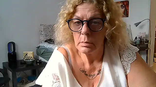 Snapshot of housewife_shantie chatting on 10, 7, 2026 housewife shantie online show from 10, 7, 2026