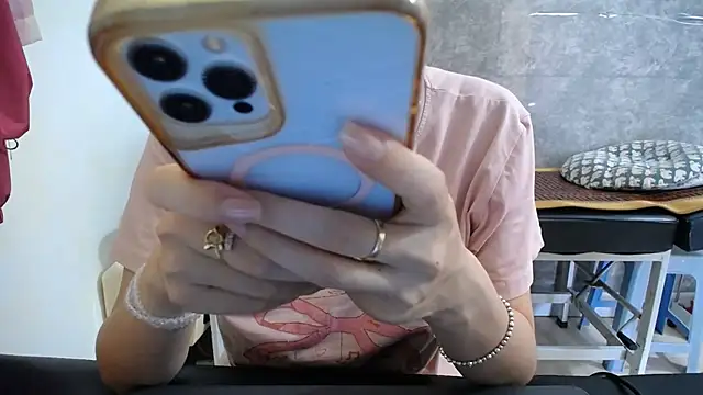 HotQueen online show from 1, 6, 2026