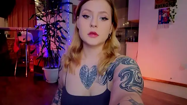 Snapshot of LinaQik chatting on 2, 11, 2025 LinaQik online show from 2, 11, 2025