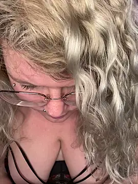 CurvyAnonymousGirl89 online show from 17, 2, 2025