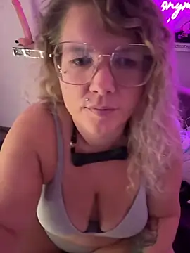 CurvyAnonymousGirl89 online show from 13, 9, 2025