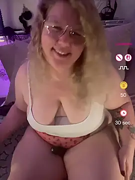 Snapshot of CurvyAnonymousGirl89 chatting on 25, 5, 2026 CurvyAnonymousGirl89 online show from 25, 5, 2026
