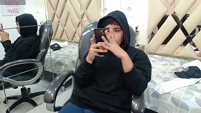 Snapshot of AndrewPherson chatting on 8, 1, 2025 AndrewPherson online show from 8, 1, 2025