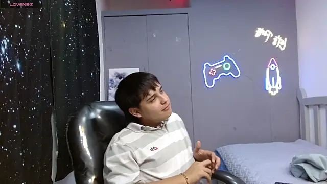 Snapshot of AndrewPherson chatting on 27, 1, 2025 AndrewPherson online show from 27, 1, 2025