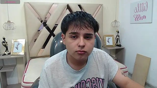 Snapshot of AndrewPherson chatting on 4, 2, 2025 AndrewPherson online show from 4, 2, 2025