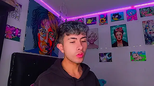 Noah Xitruxx online show from 8, 3, 2025