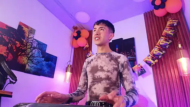 Noah Xitruxx online show from 29, 10, 2025