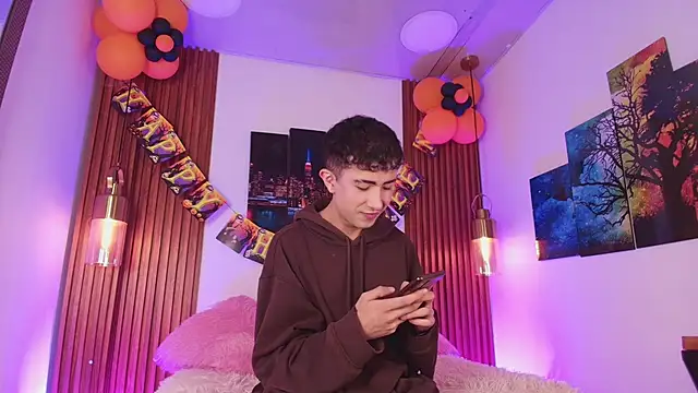 Noah Xitruxx online show from 4, 11, 2025