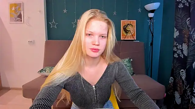 Xloe Queen online show from 10, 2, 2025