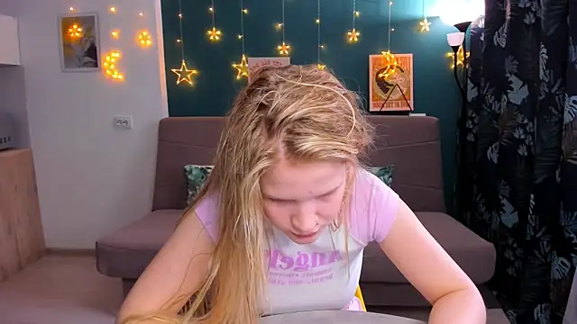 Xloe Queen online show from 1, 3, 2025