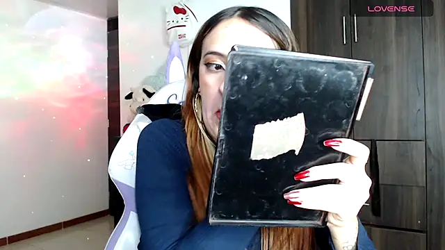 SarahXRusso online show from 23, 12, 2024