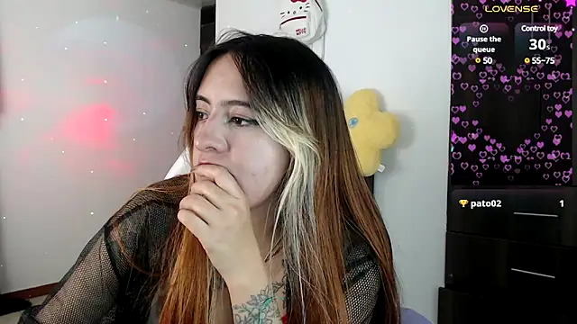 SarahXRusso online show from 25, 2, 2025