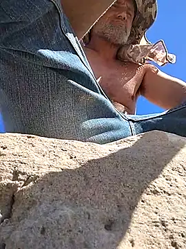 Snapshot of DatingProfile_USA_43_str8 chatting on 8, 3, 2025 DatingProfile USA 43 str8 online show from 8, 3, 2025