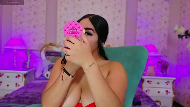 Snapshot of AllissonJames chatting on 28, 11, 2025 AllissonJames online show from 28, 11, 2025