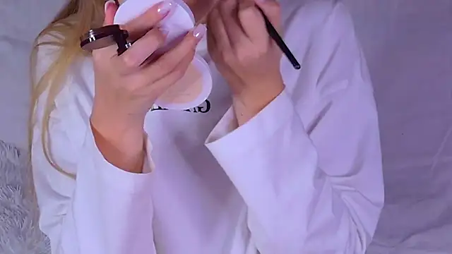 BeatriceEsmont online show from 26, 10, 2025