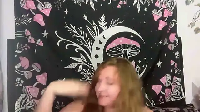 Snapshot of thickgingergoddess chatting on 13, 10, 2025 thickgingergoddess online show from 13, 10, 2025