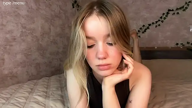 Snapshot of cutiemia0 chatting on 25, 6, 2026 cutiemia0 online show from 25, 6, 2026