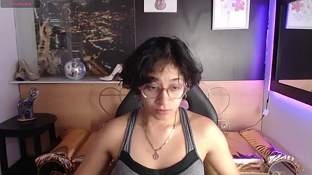 Snapshot of Lili_Gomez_ chatting on 21, 10, 2025 Lili Gomez online show from 21, 10, 2025