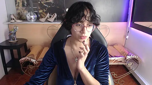 Snapshot of Lili_Gomez_ chatting on 25, 10, 2025 Lili Gomez online show from 25, 10, 2025