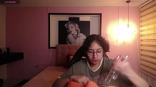 Snapshot of Lili_Gomez_ chatting on 25, 11, 2025 Lili Gomez online show from 25, 11, 2025