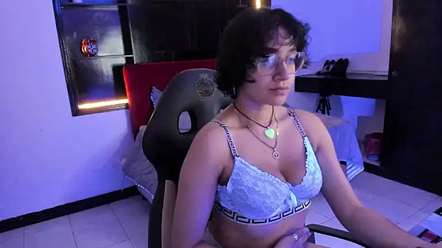 Snapshot of Lili_Gomez_ chatting on 5, 12, 2025 Lili Gomez online show from 5, 12, 2025