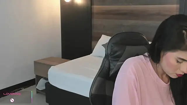 stephanya  online show from 11, 3, 2026