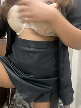 HoneyBearCpl online show from 25, 3, 2026