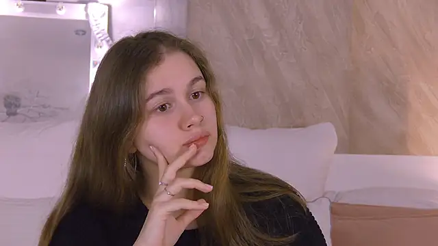 EllieHayes online show from 5, 3, 2026