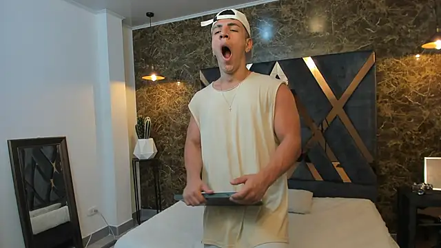 Flynn Riider online show from 4, 3, 2025